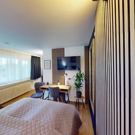 Crown Living Studios - Studio Fuer 2 Personen - Sitzplatz Auf Der Terrasse - Kostenloser Parkplatz - Self Check-In Dornbirn Exterior photo