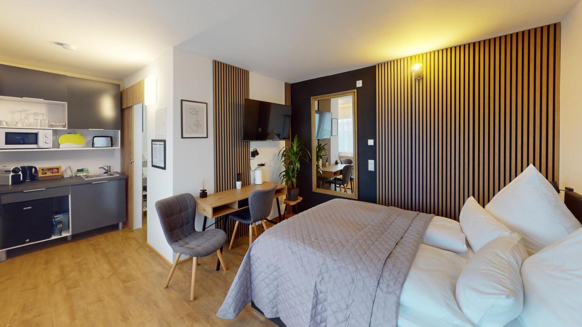 Apartment Crown Living - Fuer 2 Personen - Sitzplatz Auf Der Terrasse - Kostenloser Parkplatz - Self Check-in *